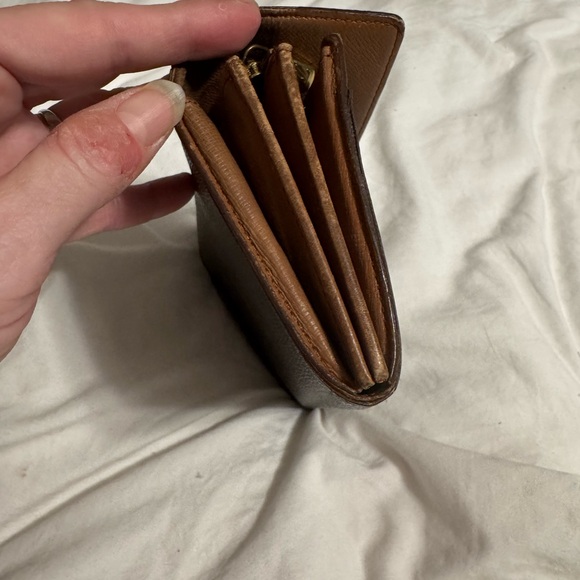 Authentic Vintage Louis Vuitton Sarah Monogram Wallet - Picture 7 of 12